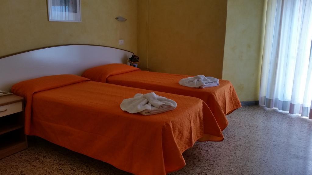 Hotel Naica Rimini Phòng bức ảnh