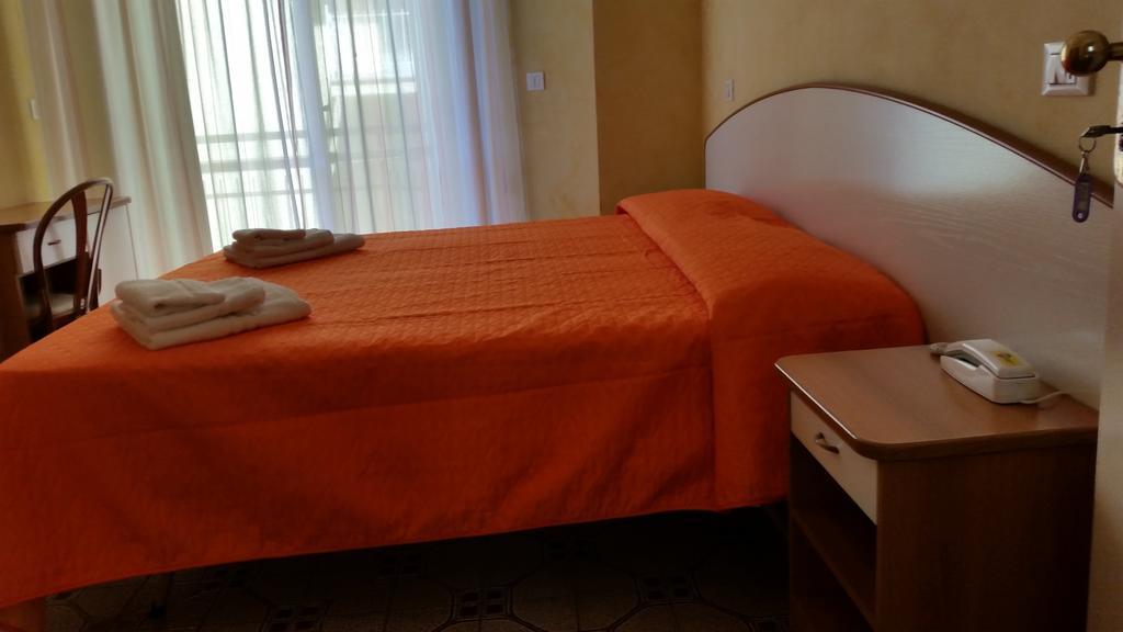Hotel Naica Rimini Phòng bức ảnh