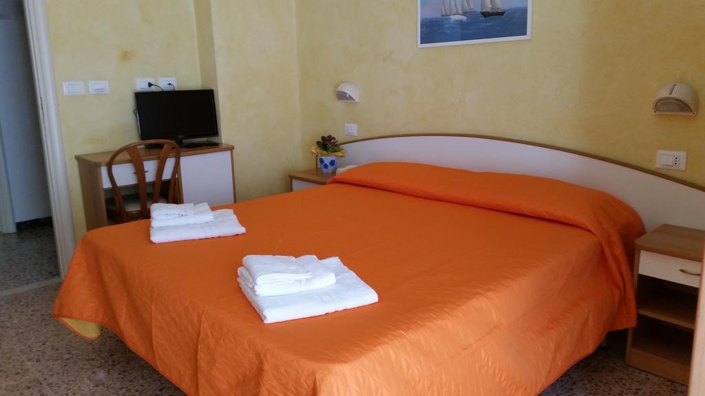 Hotel Naica Rimini Phòng bức ảnh
